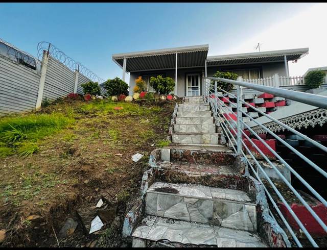 3 BEDROOM HOUSE FOR SALE IN KWAMASHU